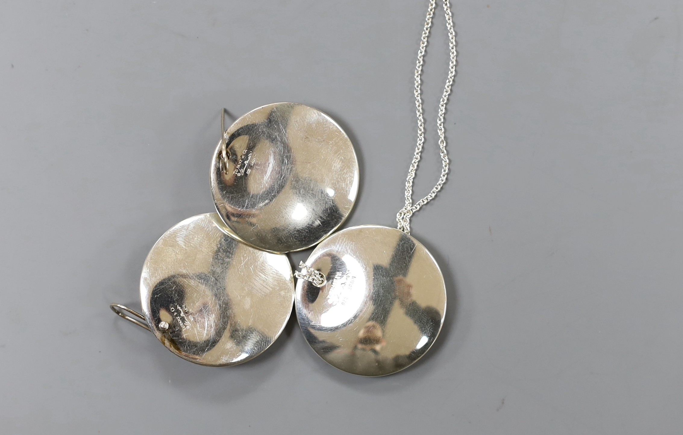 A pair of modern Elsa Peretti for Tiffany & Co sterling disc earrings, 30mm and a matching pendant necklace, both with pouch and box.